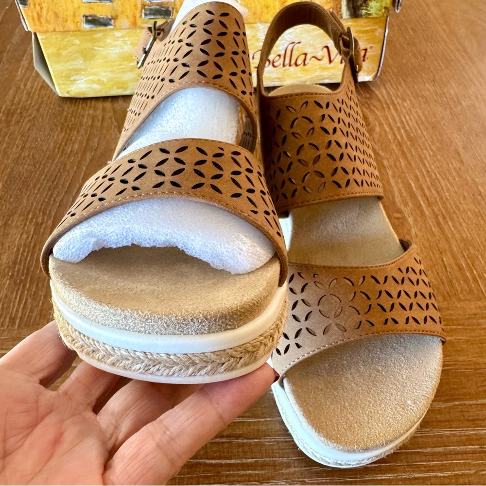 NWT NARROW tan Bella Vita Inaya wedge sandals 8N - Picture 6 of 14